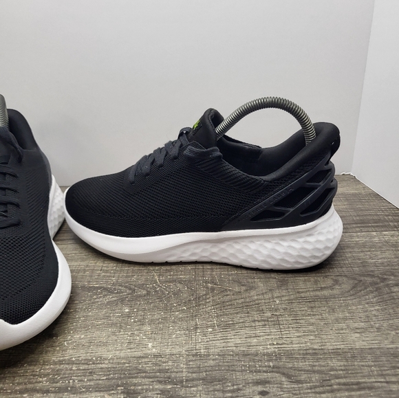 Kizik Athens Black White Hands Free Slip On Athletic Sneaker Shoe Womens Sz 8 - Picture 2 of 10